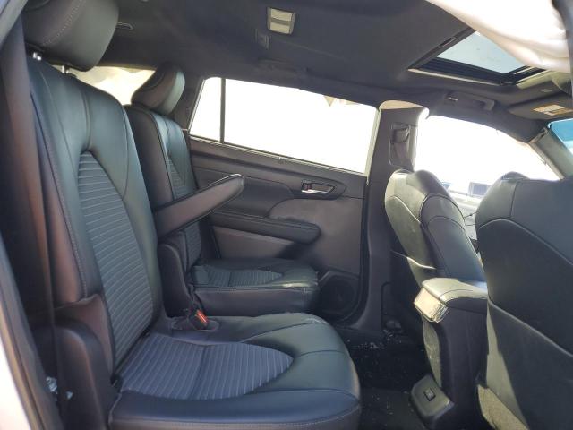 Photo 11 from auction – 2022 TOYOTA HIGHLANDER with VIN 5TDLZRAH7NS133662