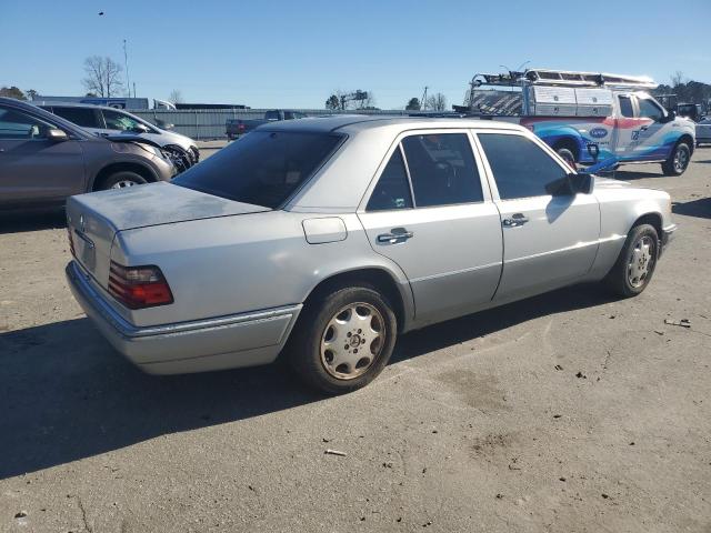 Photo 3 from auction – 1995 MERCEDES-BENZ E 320 BASE with VIN WDBEA32EXSC163851