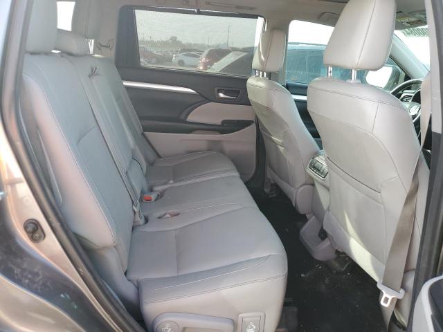 Photo 11 from auction – 2018 TOYOTA HIGHLANDER with VIN 5TDJZRFH6JS833537