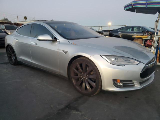 Снимка 4 от търг – 2015 TESLA MODEL S 85 с VIN 5YJSA1H15FFP78572