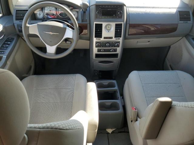 Photo 8 from auction – 2010 CHRYSLER TOWN & COU with VIN 2A4RR4DE1AR141543