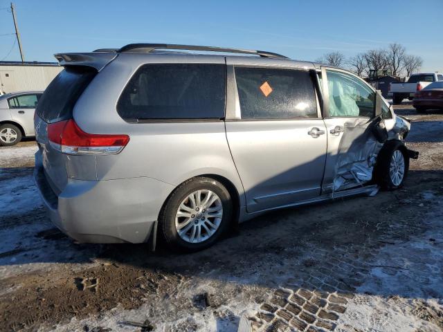 Photo 3 from auction – 2013 TOYOTA SIENNA XLE with VIN 5TDYK3DC3DS334044