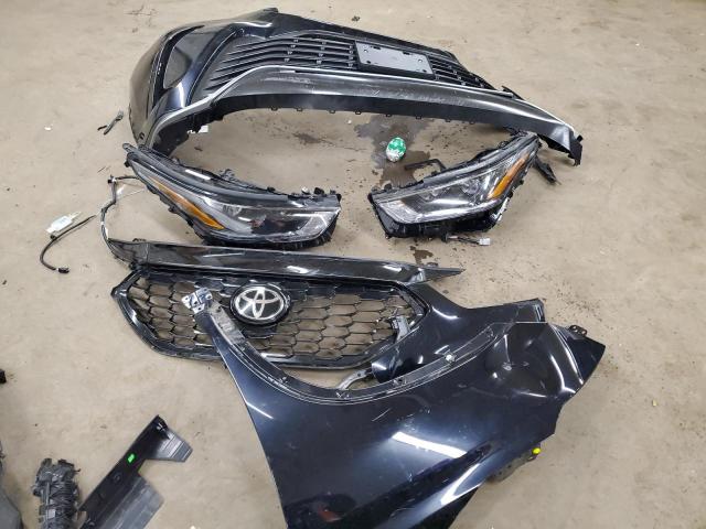 Photo 13 from auction – 2022 TOYOTA HIGHLANDER with VIN 5TDLZRBH6NS252561