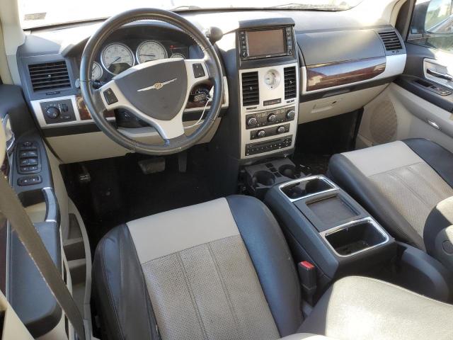 Photo 8 from auction – 2010 CHRYSLER TOWN & COU with VIN 2A4RR8D18AR330534