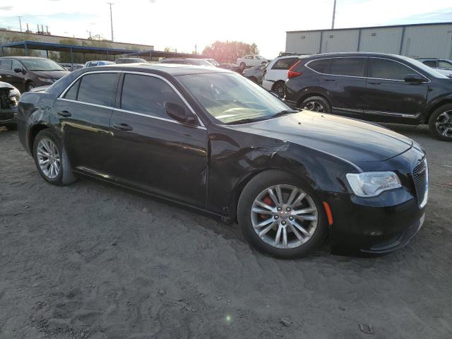 Photo 4 from auction – 2017 CHRYSLER 300 LIMITE with VIN 2C3CCAAG7HH547056