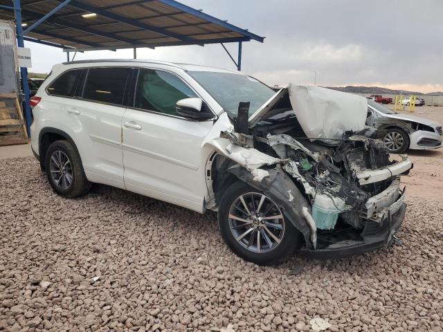Photo 4 from auction – 2018 TOYOTA HIGHLANDER with VIN 5TDKZRFH5JS527210
