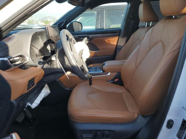 Photo 7 from auction – 2023 TOYOTA HIGHLANDER with VIN 5TDEBRCH9PS109246
