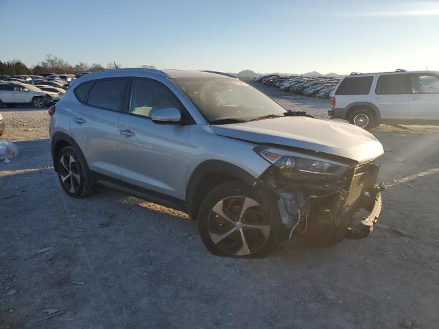 Photo 4 from auction – 2016 HYUNDAI TUSCON with VIN KM8J33A23GU256130