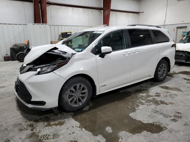 TOYOTA SIENNA LE 2021 with VIN 5TDKRKEC8MS068790 - Photo from auction