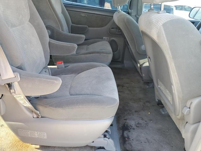 Photo 11 from auction – 2010 TOYOTA SIENNA CE with VIN 5TDKK4CC6AS323869