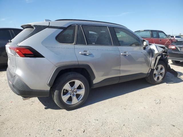 Photo 3 from auction – 2019 TOYOTA RAV4 XLE with VIN JTMW1RFV2KD016520
