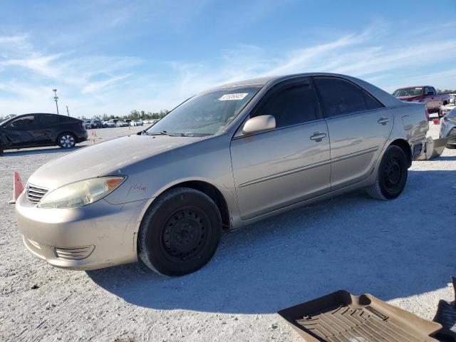 TOYOTA CAMRY LE 2005 with VIN 4T1BE32K55U976703 - Photo from auction