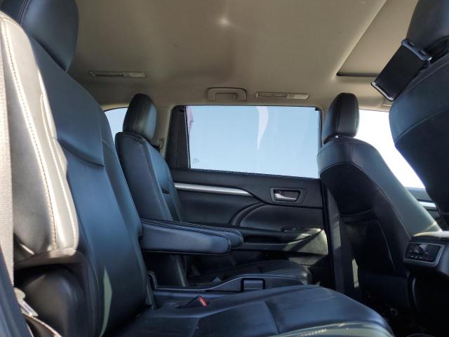 Photo 11 from auction – 2019 TOYOTA HIGHLANDER with VIN 5TDKZRFH7KS554636