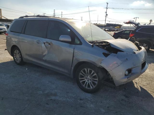 Photo 4 from auction – 2011 TOYOTA SIENNA XLE with VIN 5TDYK3DC8BS068064