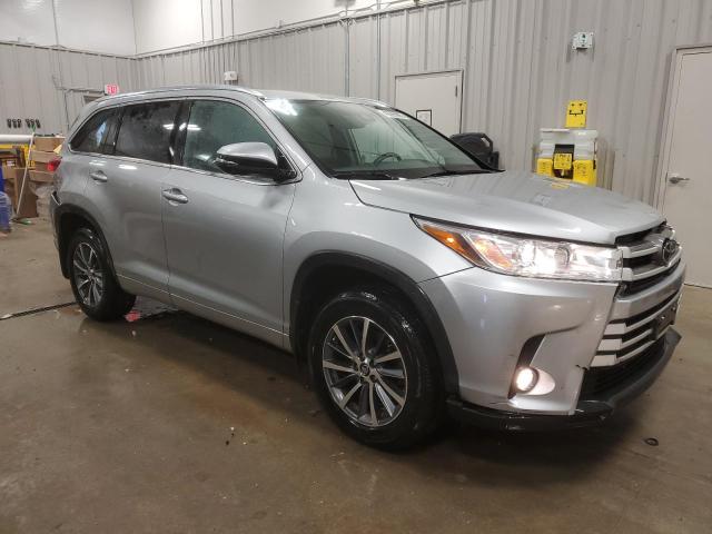 Photo 4 from auction – 2018 TOYOTA HIGHLANDER with VIN 5TDJZRFH3JS555082