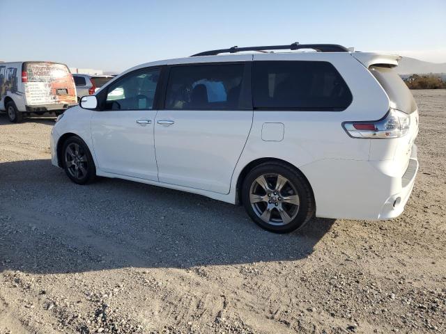 Photo 2 from auction – 2018 TOYOTA SIENNA SE with VIN 5TDXZ3DC7JS963180