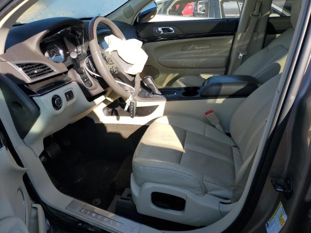 Photo 7 from auction – 2019 LINCOLN MKT with VIN 2LMHJ5AT1KBL03943