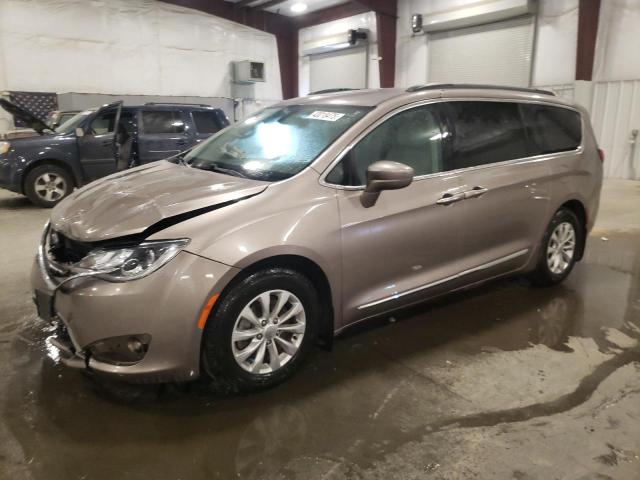 CHRYSLER PACIFICA T 2017 with VIN 2C4RC1BG1HR553367 - Photo from auction