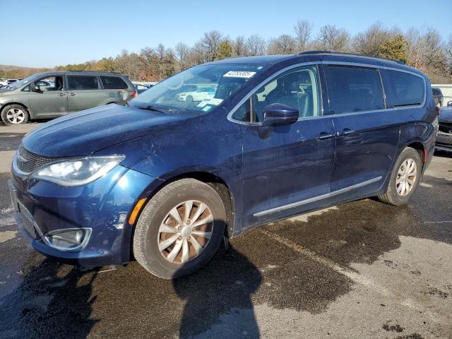 CHRYSLER PACIFICA T 2017 with VIN 2C4RC1BG2HR745512 - Photo from auction