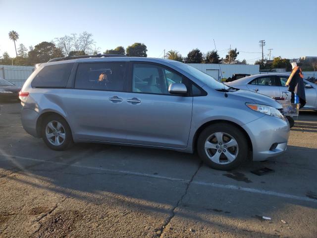 Photo 4 from auction – 2012 TOYOTA SIENNA LE with VIN 5TDKK3DC3CS224552