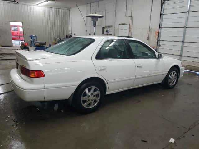 Photo 3 from auction – 2000 TOYOTA CAMRY CE with VIN 4T1BG22K7YU996749