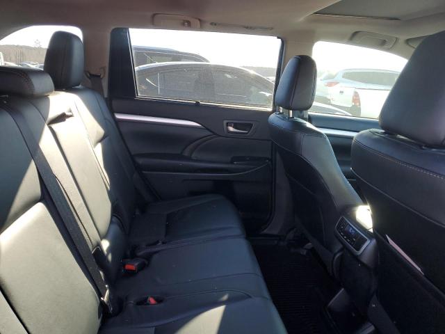 Photo 10 from auction – 2018 TOYOTA HIGHLANDER with VIN 5TDKZRFH9JS542437