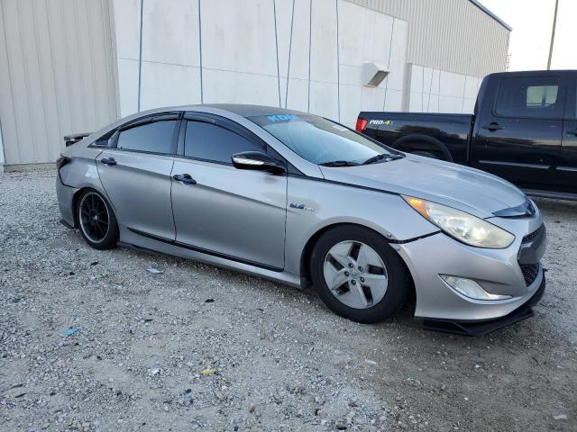Photo 4 from auction – 2012 HYUNDAI SONATA HYB with VIN KMHEC4A49CA038939