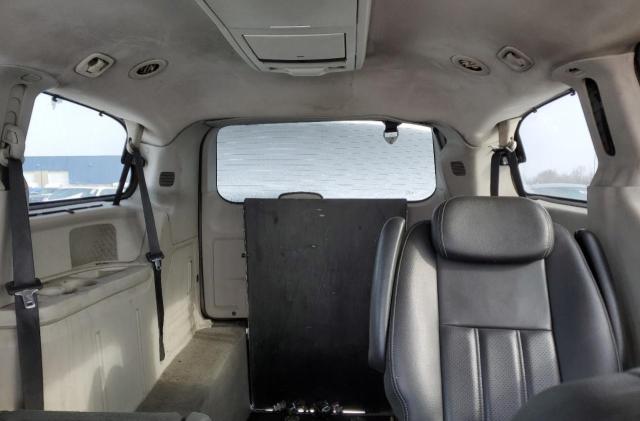 Photo 10 from auction – 2010 CHRYSLER TOWN & COU with VIN 2A4RR8D12AR321621