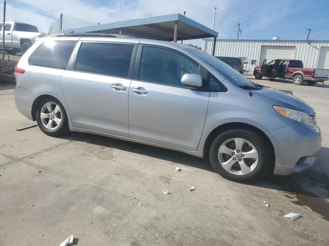 Photo 4 from auction – 2013 TOYOTA SIENNA LE with VIN 5TDKK3DC4DS321583