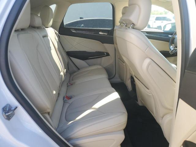 Photo 11 from auction – 2017 LINCOLN MKC RESERV with VIN 5LMCJ3D98HUL54205