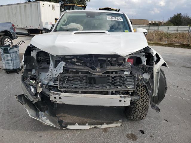 Photo 5 from auction – 2020 TOYOTA 4RUNNER SR with VIN JTEBU5JR1L5797112