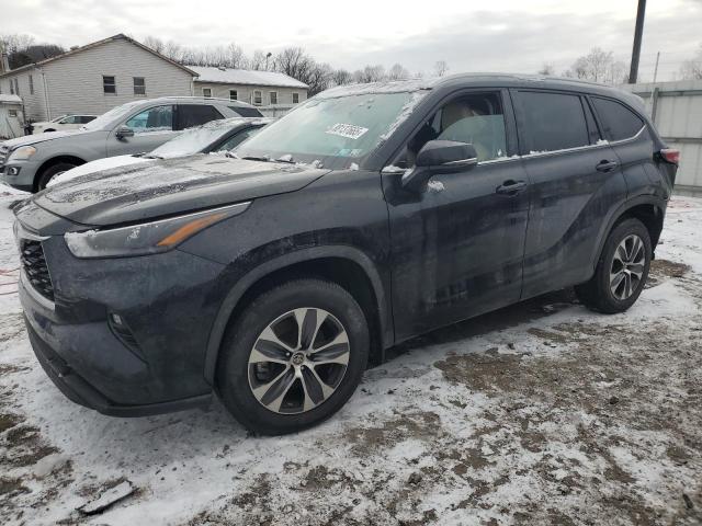 TOYOTA HIGHLANDER 2023 with VIN 5TDKDRBH0PS012225 - Photo from auction