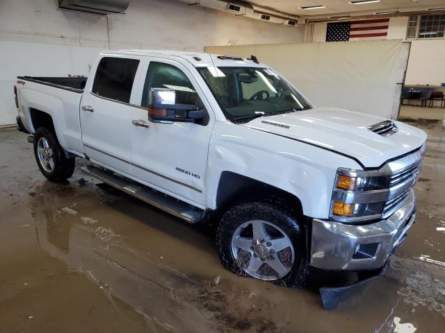 Photo 4 from auction – 2017 CHEVROLET SILVERADO with VIN 1GC1KWEY2HF217641