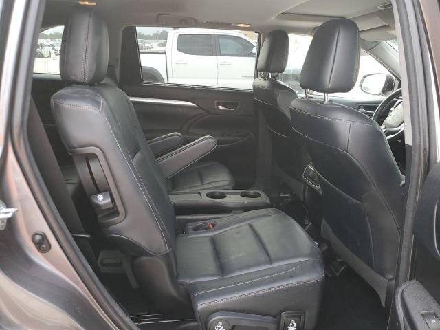 Photo 11 from auction – 2018 TOYOTA HIGHLANDER with VIN 5TDJZRFH1JS837009