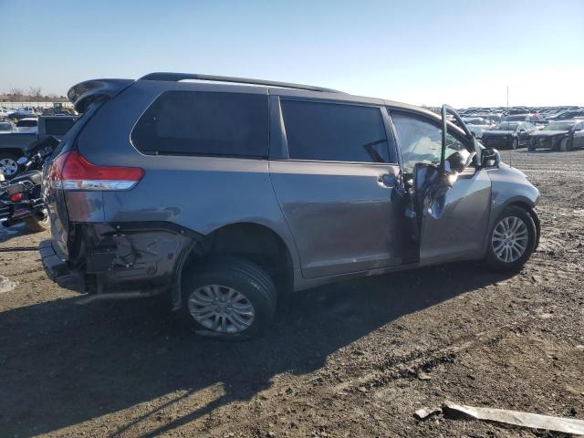 Photo 3 from auction – 2014 TOYOTA SIENNA XLE with VIN 5TDYK3DC7ES520378
