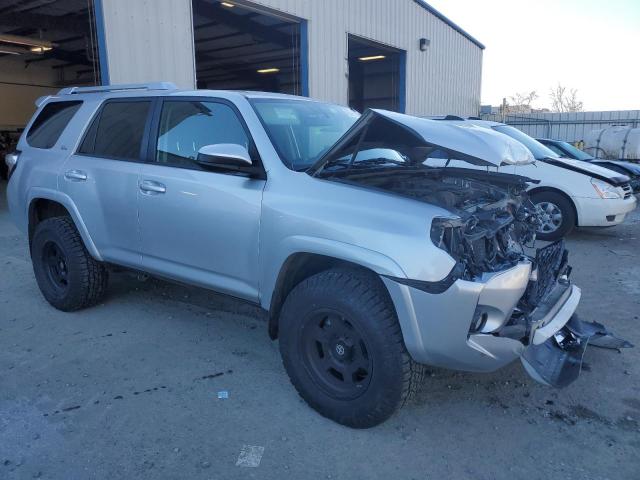 Photo 4 from auction – 2015 TOYOTA 4RUNNER SR with VIN JTEBU5JR2F5242030