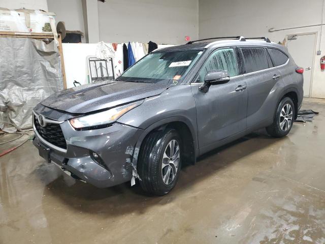 TOYOTA HIGHLANDER 2022 with VIN 5TDGZRBH2NS257838 - Photo from auction