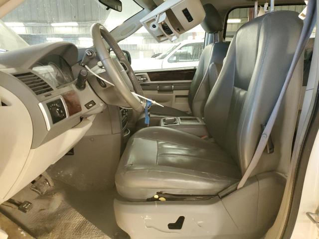 Photo 7 from auction – 2010 CHRYSLER TOWN & COU with VIN 2A4RR5D18AR109367
