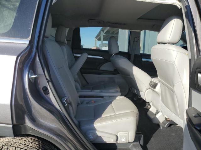 Photo 11 from auction – 2018 TOYOTA HIGHLANDER with VIN 5TDKZRFH6JS274303