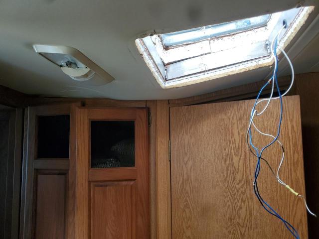 Photo 9 from auction – 2002 HOLI MOTORHOME with VIN 5B4MP67G923351340