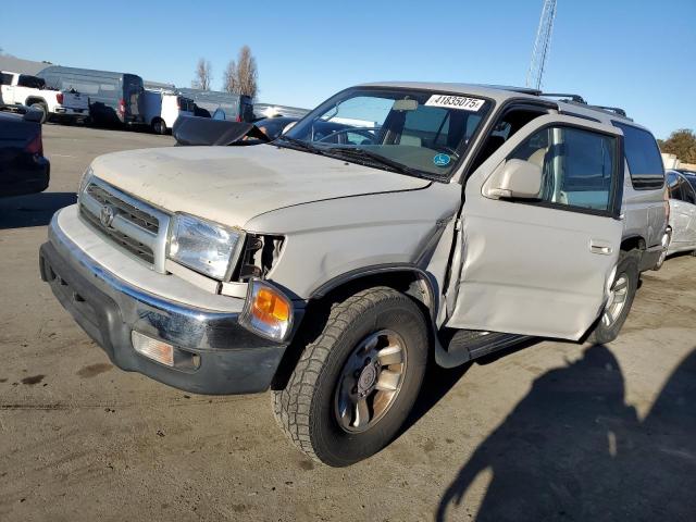 TOYOTA 4RUNNER SR 2000 with VIN JT3GN86R8Y0153360 - Photo from auction