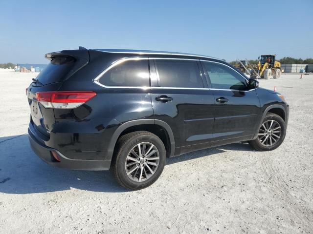 Photo 3 from auction – 2018 TOYOTA HIGHLANDER with VIN 5TDKZRFH3JS545625