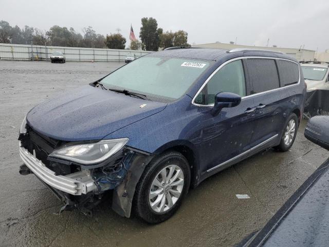 CHRYSLER PACIFICA T 2018 with VIN 2C4RC1BG2JR115317 - Photo from auction