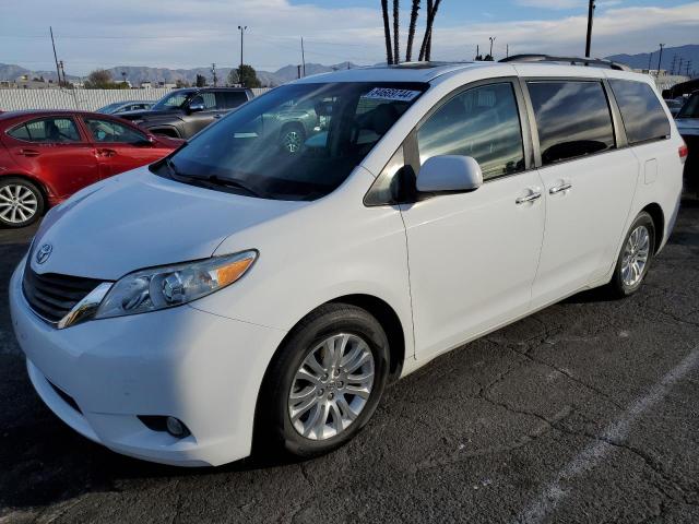 TOYOTA SIENNA XLE 2011 with VIN 5TDYK3DC0BS020607 - Photo from auction