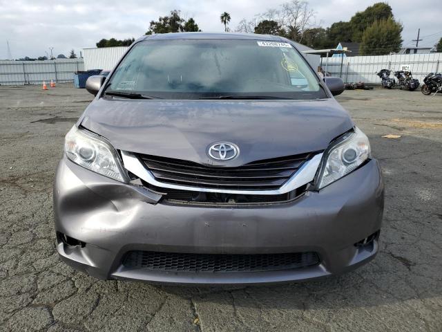 Photo 5 from auction – 2015 TOYOTA SIENNA LE with VIN 5TDKK3DC6FS611634