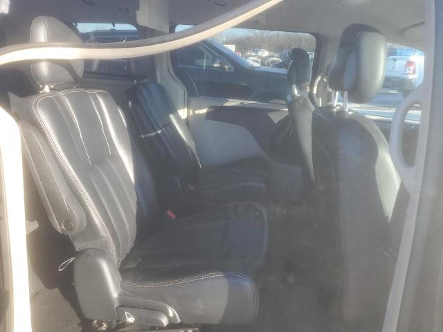 Photo 11 from auction – 2016 CHRYSLER TOWN & COU with VIN 2C4RC1BG2GR288263
