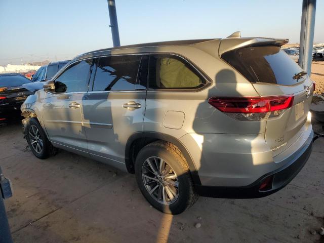 Photo 2 from auction – 2018 TOYOTA HIGHLANDER with VIN 5TDKZRFHXJS547226
