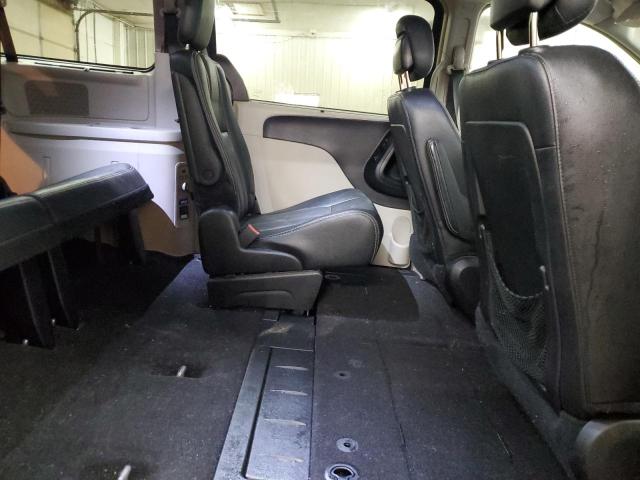Photo 11 from auction – 2016 CHRYSLER TOWN & COU with VIN 2C4RC1CG1GR282873