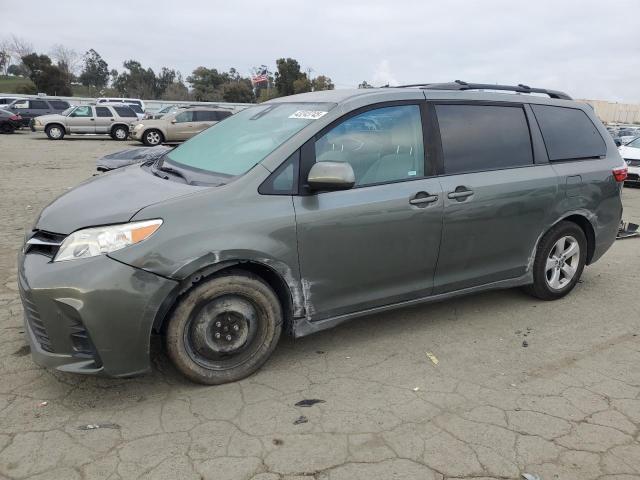 TOYOTA SIENNA LE 2018 with VIN 5TDKZ3DC7JS939441 - Photo from auction