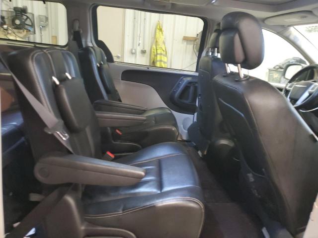 Photo 11 from auction – 2016 CHRYSLER TOWN & COU with VIN 2C4RC1CG8GR199974